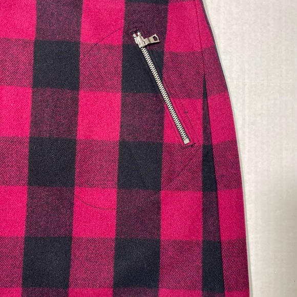 🦋🦄Gap Recycle Wool Red & Black Plaid With Zipper Front pockets mini skirt. 8 - Picture 4 of 12